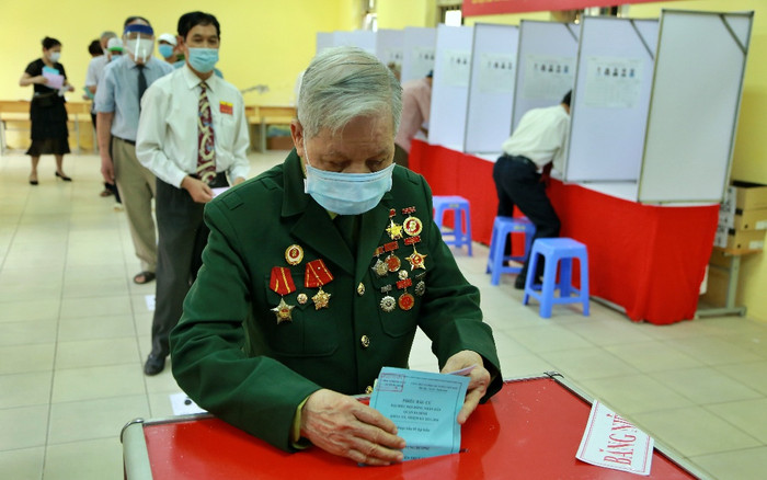 Ảnh: Hà Nội rộn ràng ngày hội lớn toàn dân, cử tri háo hức đi bầu cử từ sớm Ảnh 2