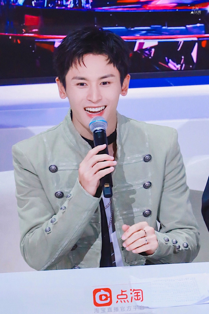 Trương Triết Hạn bị soi mói vì lên hot search hậu concert Vi Á cuồng hoan Ảnh 13