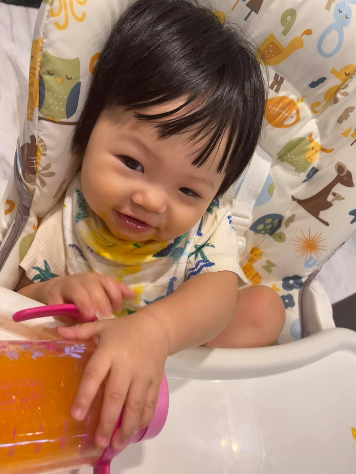 Đàm Thu Trang 'cạn lời' trước dáng ngồi không thể bá đạo hơn của con gái Suchin Ảnh 5