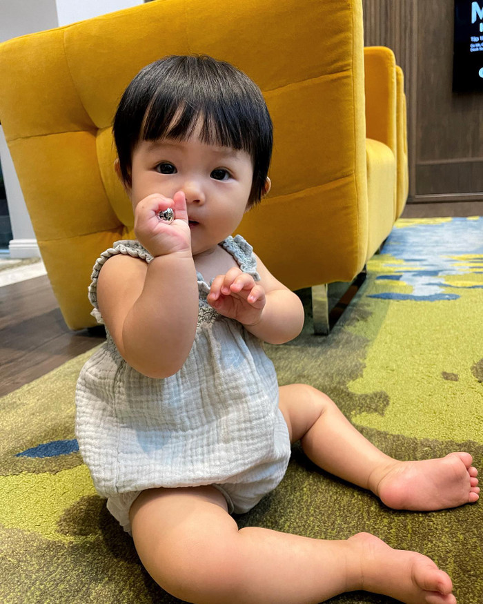 Không chỉ ngoại hình mà bé Suchin cũng từng được Đàm Thu Trang tiết lộ là có tính cách rất giống với Cường Đô La nên mới được đặt tên thân mật ở nhà là Chin Nhõi.