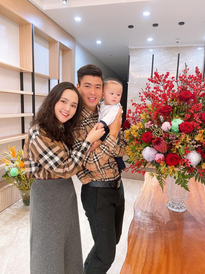 Cuộc sống hạnh phúc của cặp đôi Đỗ Duy Mạnh và Quỳnh Anh.