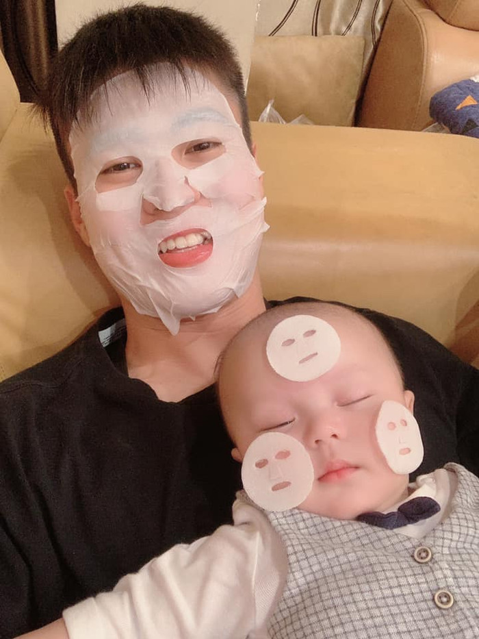 Những khoảnh khắc đáng yêu của nhóc tỳ nhà Đỗ Duy Mạnh.