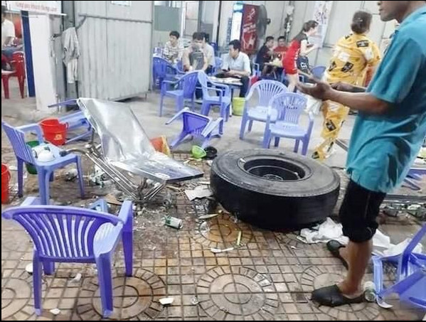 Hiện trường tan hoang khiến ai cũng phải hú vía một phen.