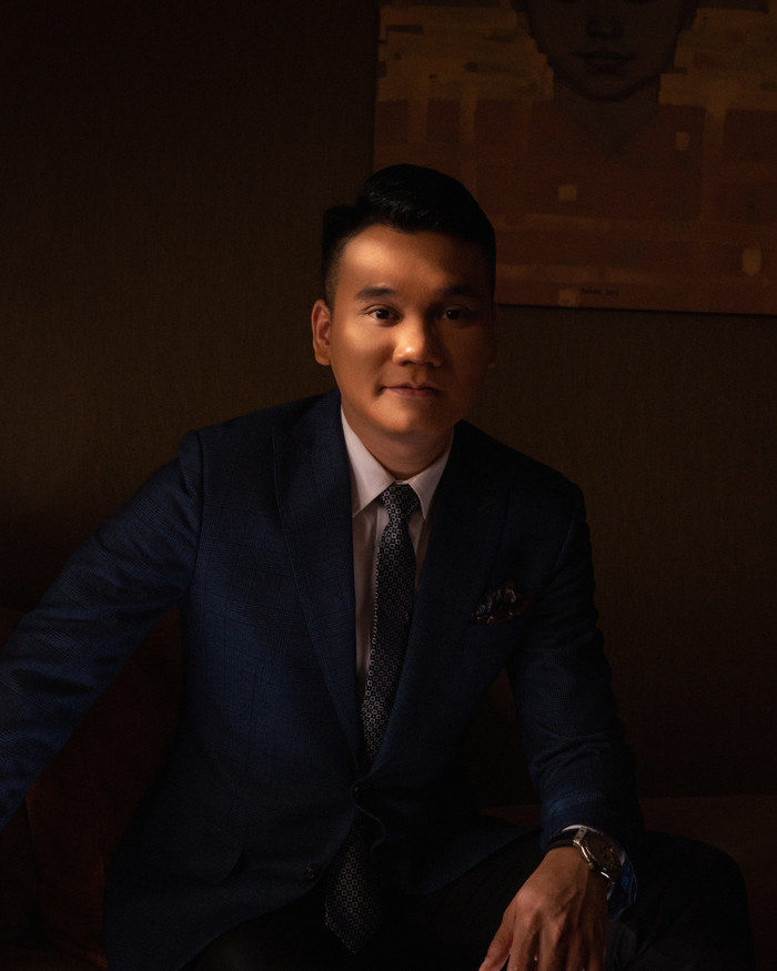 Hiện đại vẫn được Khắc Việt sử dụng thể loại ballad quen thuộc để mang đến khán giả.