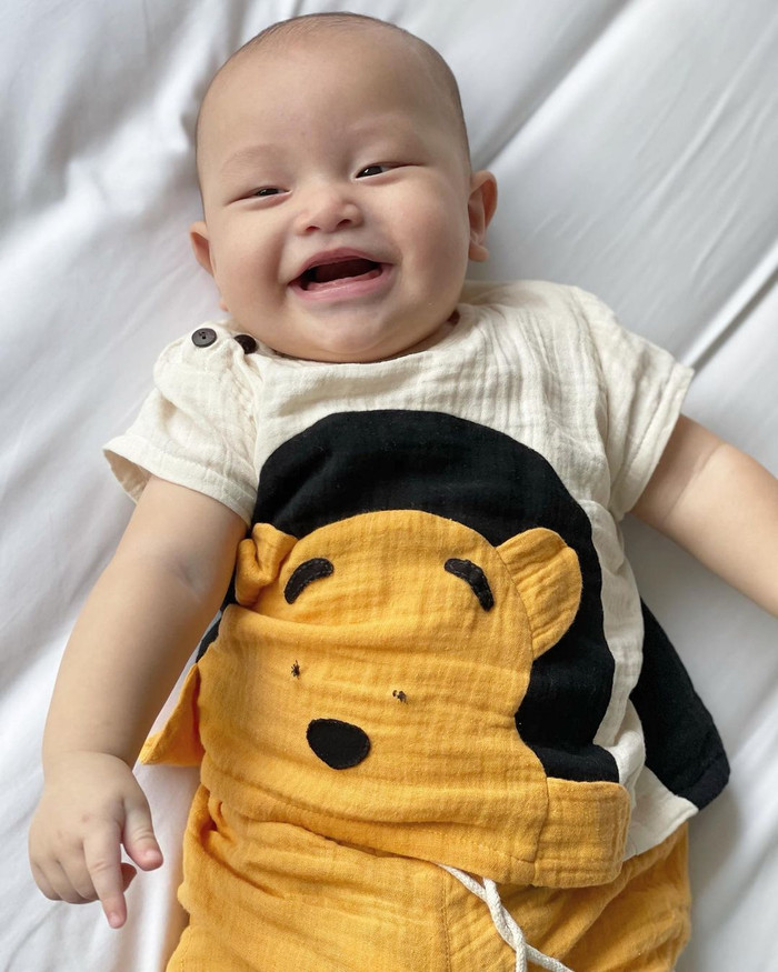 Đây không phải là lần đầu tiên Leon khiến cư dân mạng phải bật cười vì những hành động dễ thương hết cỡ của mình.