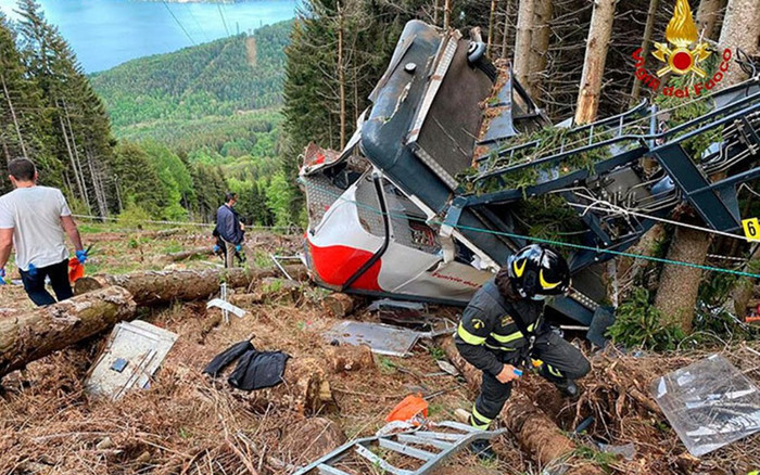 Đứt cáp treo ở Italia, 14 người chết, một em bé vẫn nguy kịch Ảnh 2