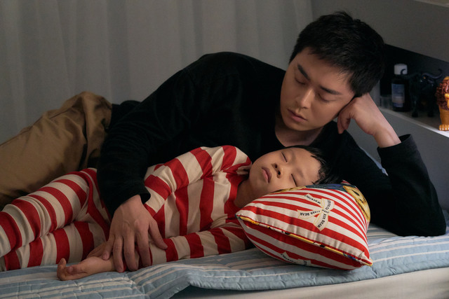 Jo Jung Suk trở thành người cha tận tâm