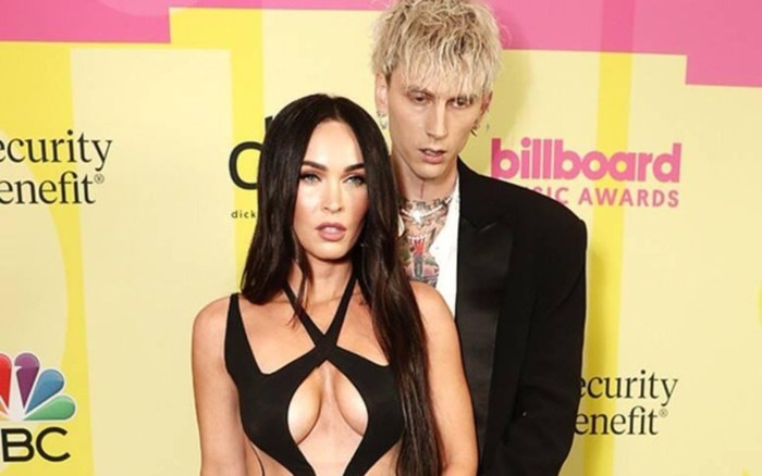 Quả bom gợi cảm Hollywood Megan Fox khoe thân táo tợn trên thảm đỏ Billboard 2021 Ảnh 2