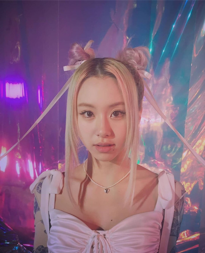 Chaeyoung (Twice) gây sốt với mái tóc cầu vồng, fan lo lắng vì lý do này? Ảnh 3