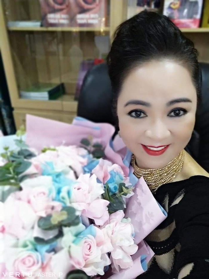 Các kiểu dây chuyền đá quý rất nặng...
