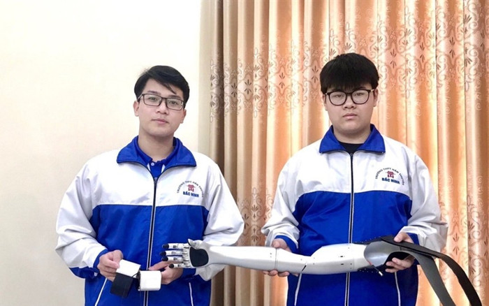 Đôi bạn thân 10X chế tạo cánh tay robot cho người khuyết tật đoạt giải quốc tế Ảnh 2