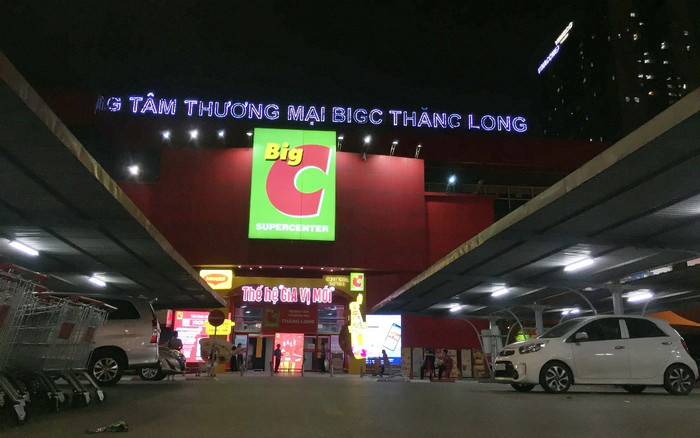 Ảnh: Big C Thăng Long Hà Nội tạm đóng cửa, phun khử khuẩn trong đêm để ngăn dịch Covid-19 Ảnh 2