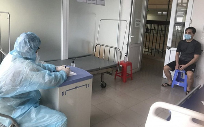 Nhập cảnh trái phép lây bệnh Covid-19 cho bạn gái là nhân viên quán karaoke, nam thanh niên bị khởi tố Ảnh 2