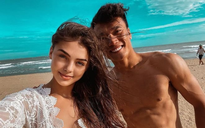 Không được gọi lên tuyển Việt Nam, Bùi Tiến Dũng vẫn hạnh phúc với bạn gái nóng bỏng Ảnh 2