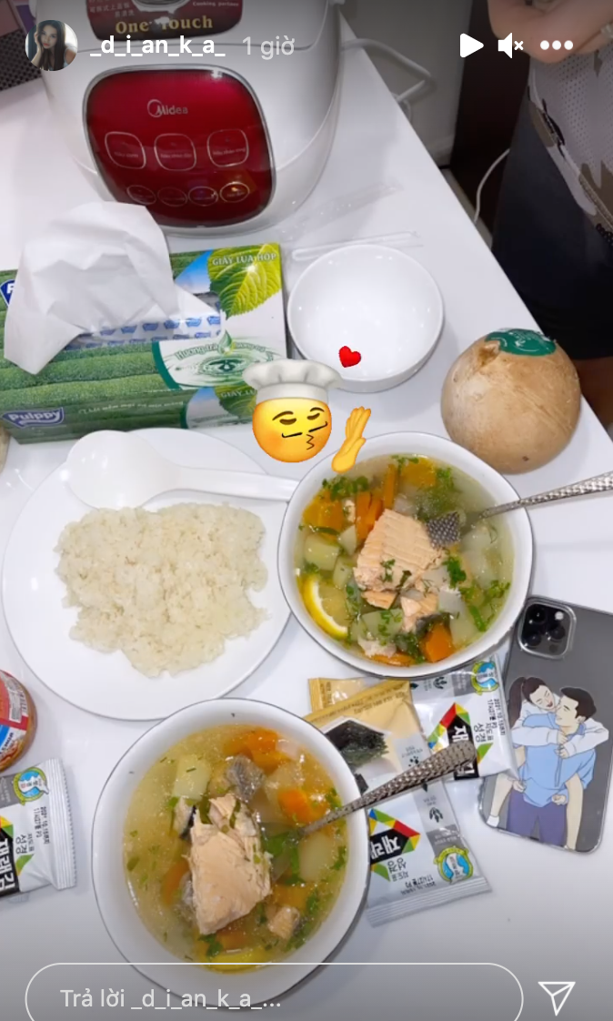 Nàng WAGs Dianka cũng khoe hình ảnh nấu ăn cho thủ môn Bùi Tiến Dũng.