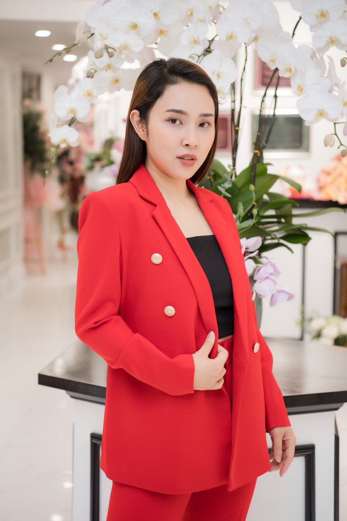 Mặc suit thanh lịch mà vẫn quyến rũ như Bảo Trâm Idol Ảnh 7