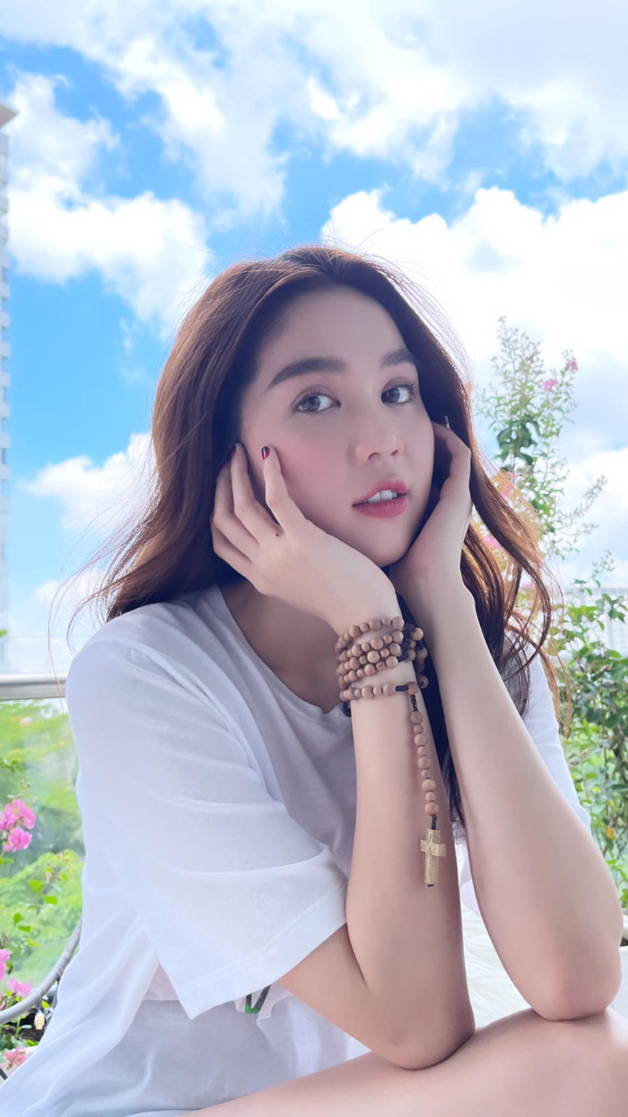 Ngọc Trinh xuất hiện trong phòng thu, sắp debut ca sĩ đến nơi rồi sao?