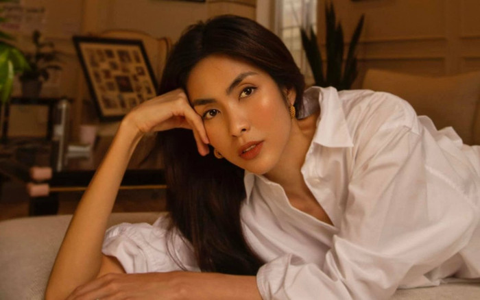 Tăng Thanh Hà chỉ diện áo sơ mi trắng tinh khôi cũng làm say đắm người nhìn Ảnh 2