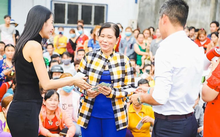 Choáng trước 'tài sản vô giá' tăng kỷ lục của Thủy Tiên và Công Vinh nhờ hết lòng làm từ thiện Ảnh 2