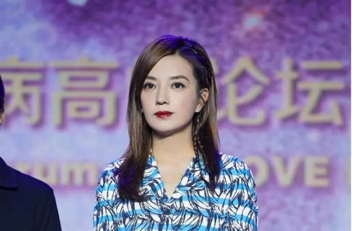 Hàng chục tỷ cổ phiếu bị đóng băng cùng nghi vấn ly hôn chồng đại gia, Triệu Vy bình thản tụ họp bạn bè Ảnh 8