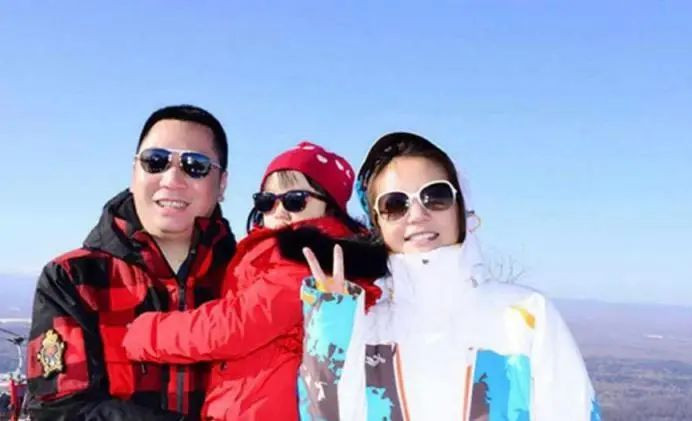 Hàng chục tỷ cổ phiếu bị đóng băng cùng nghi vấn ly hôn chồng đại gia, Triệu Vy bình thản tụ họp bạn bè Ảnh 9