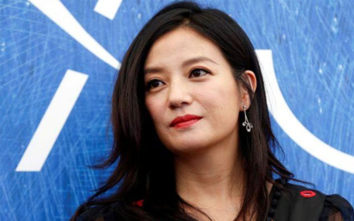 Hàng chục tỷ cổ phiếu bị đóng băng cùng nghi vấn ly hôn chồng đại gia, Triệu Vy bình thản tụ họp bạn bè Ảnh 2