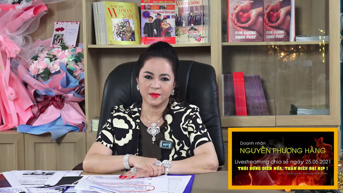 Livestream của bà Phương Hằng vào tối 25/5