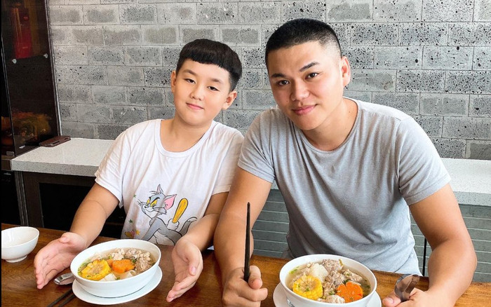 Con trai Lê Phương được khen càng ngày càng giống bố dượng Trung Kiên Ảnh 2