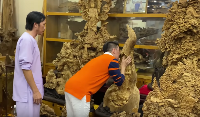 NS Hoài Linh tiếp tục bị bà Nguyễn Phương Hằng 'bóc phốt' căn phòng trầm hương trăm tỷ là... đồ đi mượn? Ảnh 2