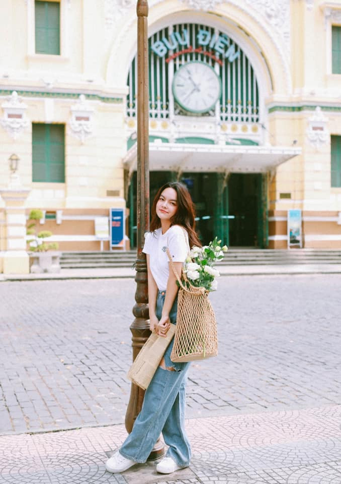 Không chỉ trẻ trung và xinh đẹp hơn mà nữ ca sĩ còn có sự thay đổi rất lớn trong phong cách ăn mặc.