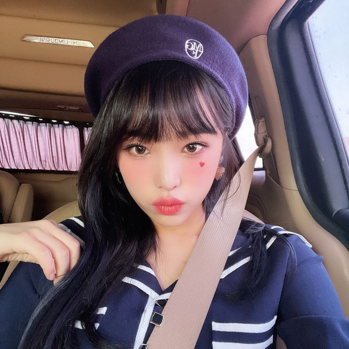 Up ảnh cựu thành viên IZ*ONE bằng trang EVERGLOW, fan đồn đoán 'kết nạp thành viên mới chắc rồi' Ảnh 3
