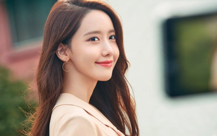 Mách nàng 8 thủ thuật tạo mẫu tóc đơn giản giúp hack tuổi thật Ảnh 2