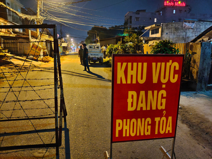 Khu vực đang cách ly, phong tỏa tại quận 12. Ảnh Thanh Niên