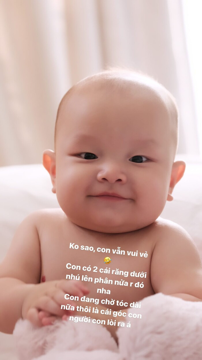 Hà Hồ tiết lộ Leon đang trong giai đoạn mọc răng và chờ tóc dài.