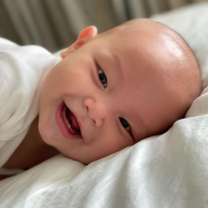 Hà Hồ chia sẻ loạt ảnh bé Leon 'chào ngày mới' siêu cưng.