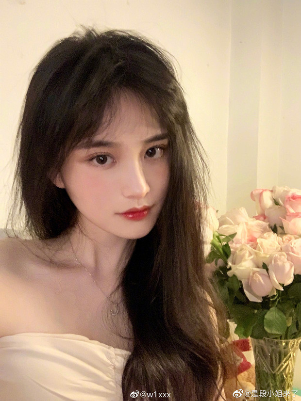 'Không ai mãi ở tuổi 18, nhưng bạn gái của Ngô Diệc Phàm thì có thể' Ảnh 28