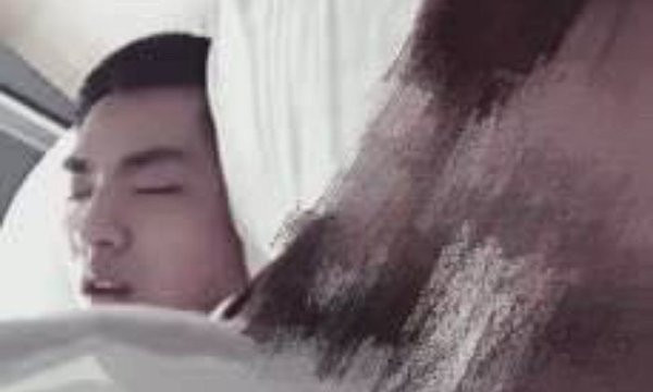 'Không ai mãi ở tuổi 18, nhưng bạn gái của Ngô Diệc Phàm thì có thể' Ảnh 3