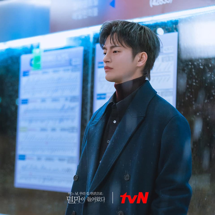 3 cảnh phim trong 'Doom at Your Service' minh chứng Park Bo Young tìm đường vào trái tim của Seo In Guk Ảnh 4