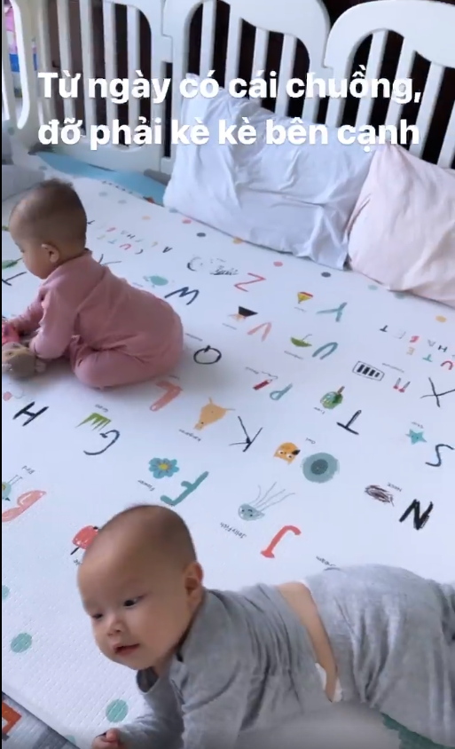 Hà Hồ khoe mới sắm cái cũi để cho 2 nhóc tì thoải mái chơi đùa.