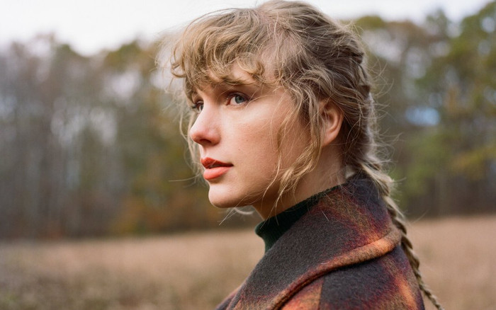 Taylor Swift lội ngược dòng, 'evermore' bất ngờ trở lại No.1 Billboard 200 Ảnh 2
