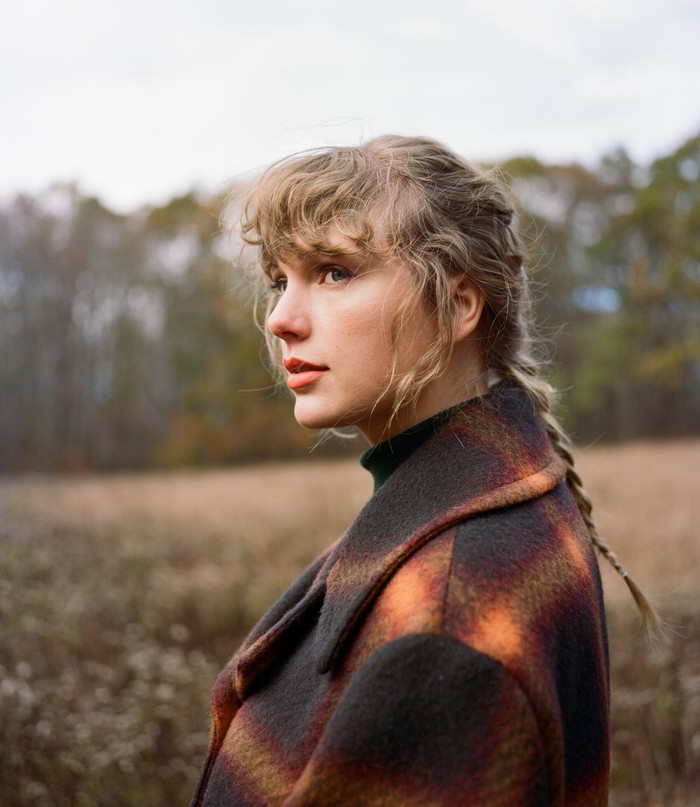 Taylor Swift lội ngược dòng, 'evermore' bất ngờ trở lại No.1 Billboard 200 Ảnh 3
