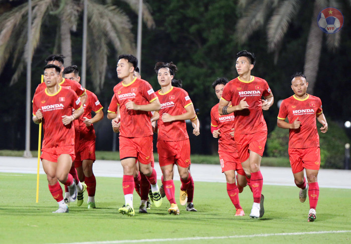 Tuyển Việt Nam tập buổi đầu tiên trên đất UAE tối 27/5.