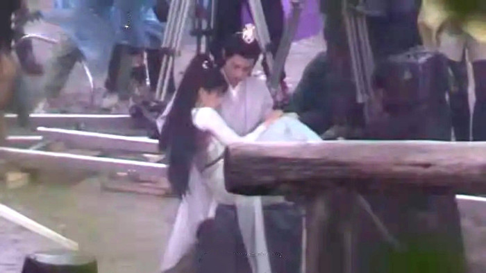 Tiêu Chiến bị chê yếu đuối, ẻo lả khi không ẵm nổi Nhậm Mẫn trong 'Ngọc cốt dao' Ảnh 5