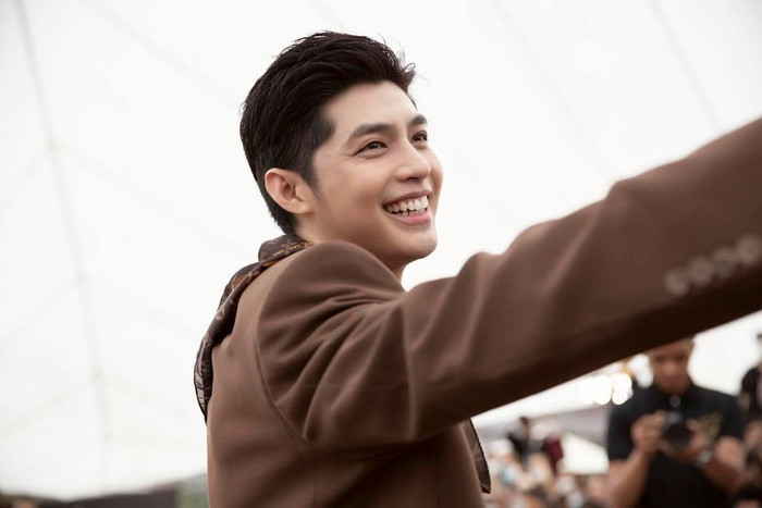 Noo Phước Thịnh đã cover hit Always Remember Us This Way.