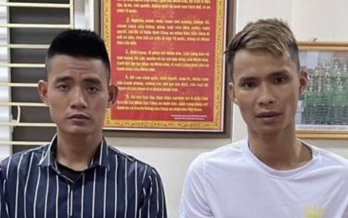 Hà Nội: Đôi bạn rủ nhau cướp điện thoại 4 vụ trót lọt, vụ thứ 5 bị người phụ nữ truy đuổi rồi dân bắt giữ Ảnh 2