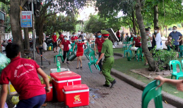 Cơ quan chức năng kiểm tra, khách nhậu chạy toán loạn