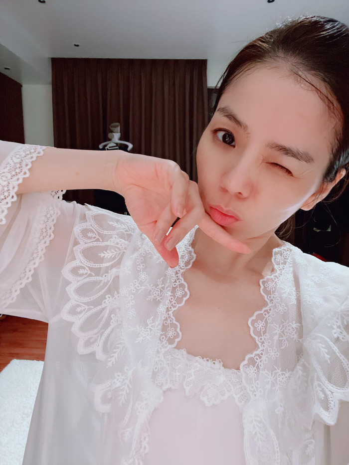 Làn da trắng không tì vết của nữ ca sĩ