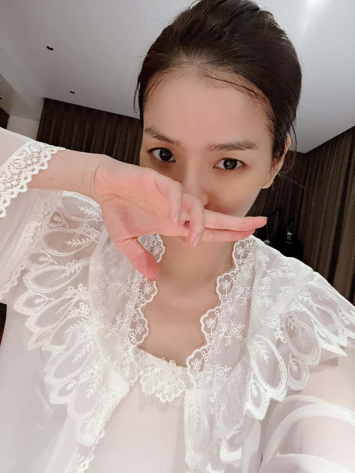 Lệ Quyên khoe mặt mộc trong những hình ảnh gần đây