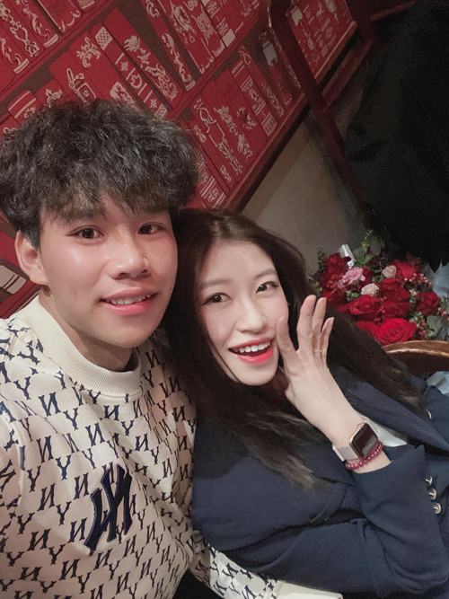 Vóc Đỗ và khoảnh khắc hạnh phúc bên chồng cầu thủ.