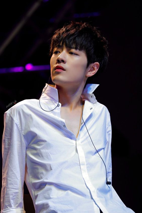 Fan nôn nóng Tiêu Chiến sẽ trình diễn siêu hit 'Light Spot' trong 'Đêm sục sôi' vào 31/5 Ảnh 8